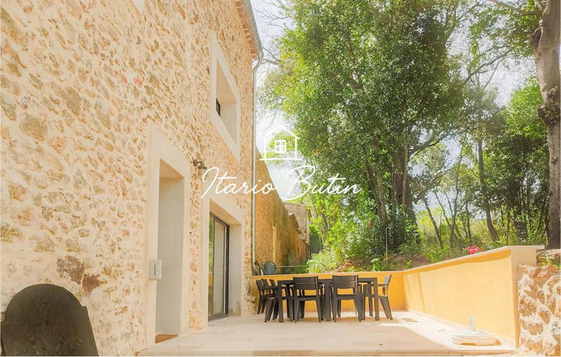 Maison - 415 m² - 14 pièces