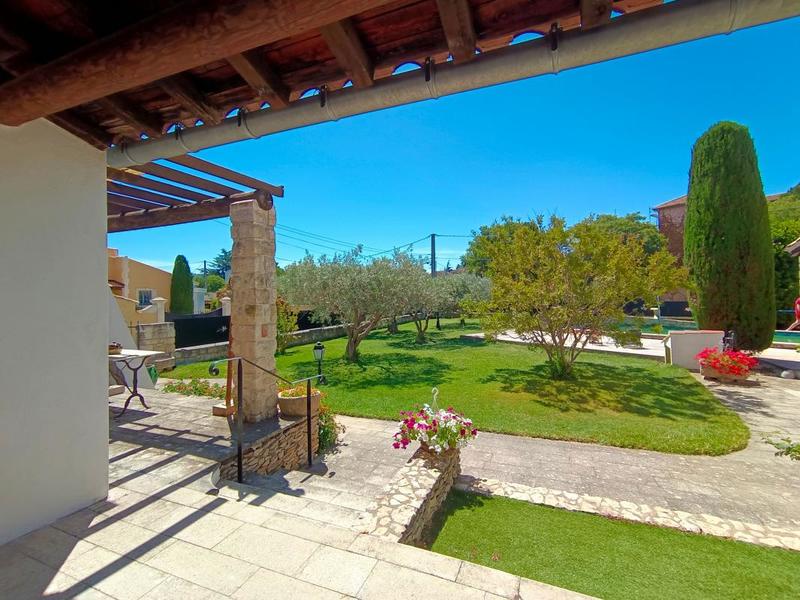 Maison - 250 m² - 6 pièces