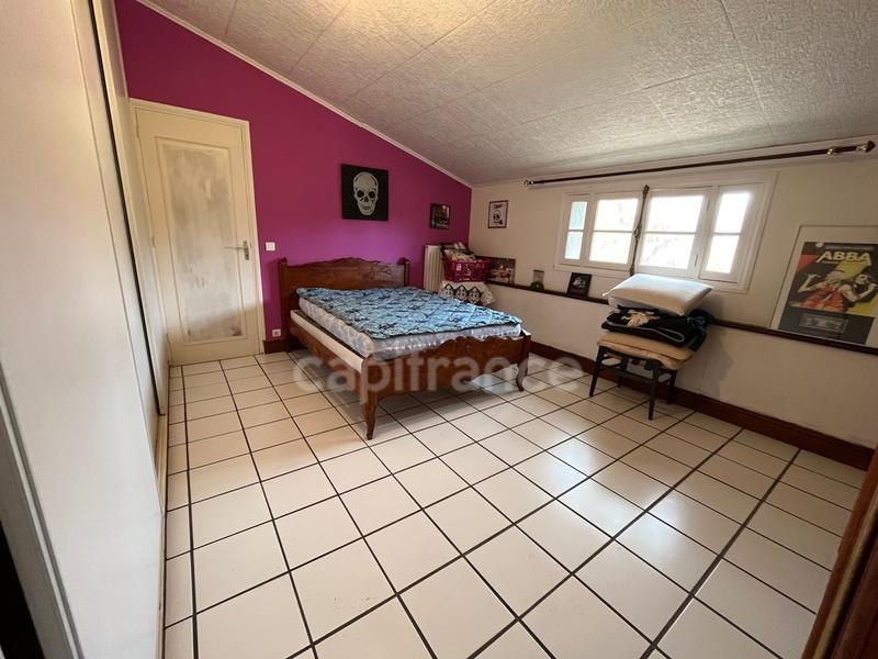 Maison - 240 m² - 9 pièces