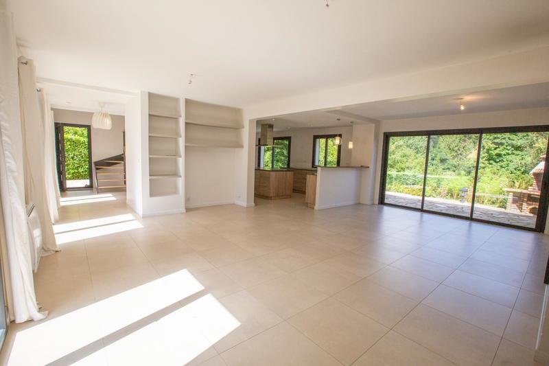 Maison - 180 m² - 7 pièces