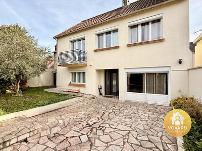 Maison - 156 m² - 9 pièces