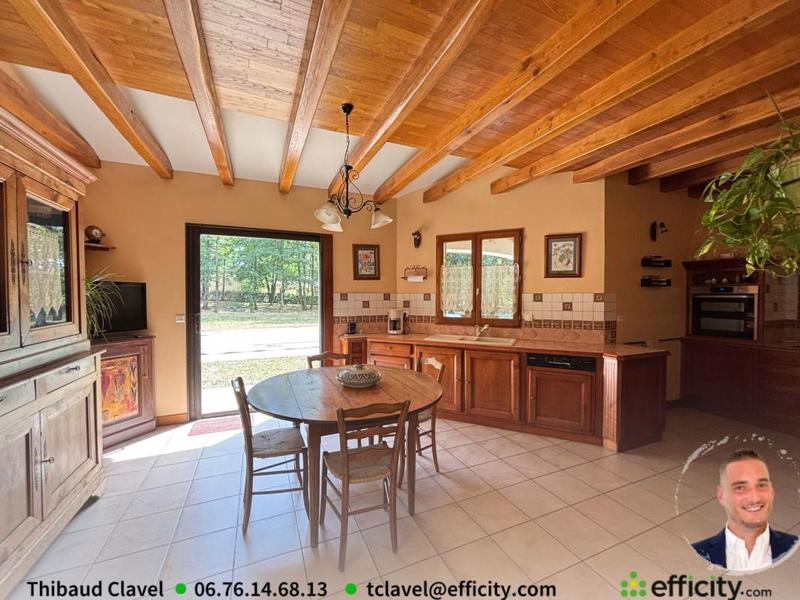 Maison - 215 m² - 8 pièces