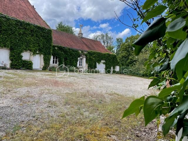 Demeure - 210 m² - 7 pièces