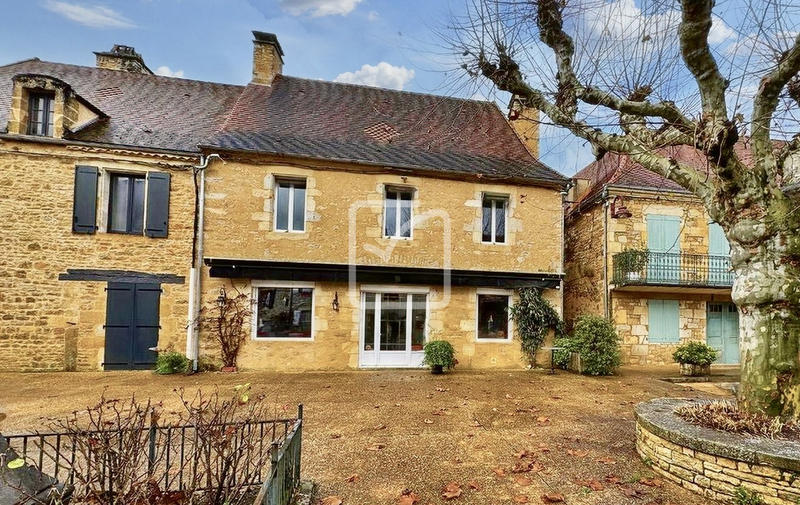 Maison - 185 m² - 9 pièces