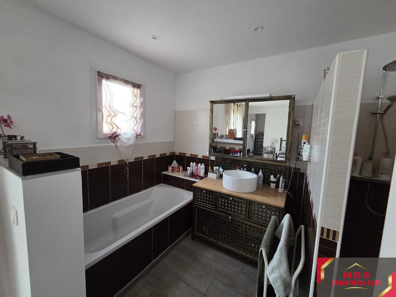 Propriété - 202 m² - 5 pièces