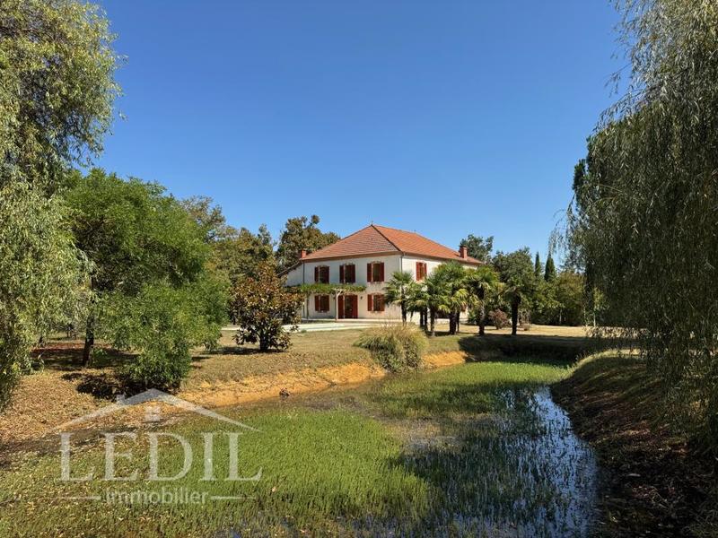 Maison - 424 m² - 7 pièces