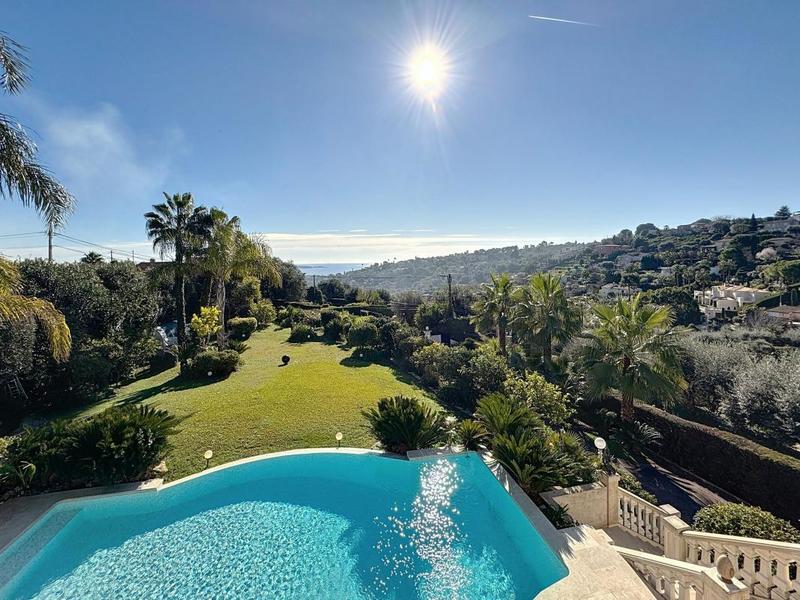 Maison - 230 m² - 5 pièces