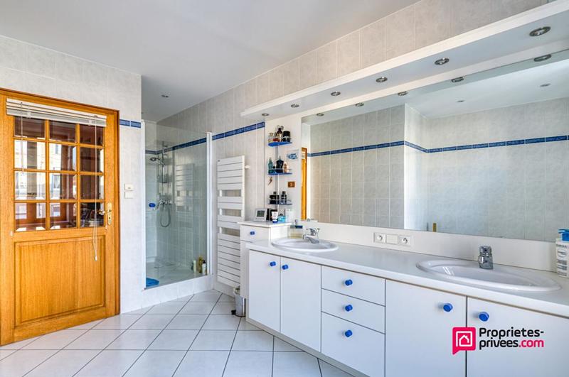 Maison - 274 m² - 8 pièces