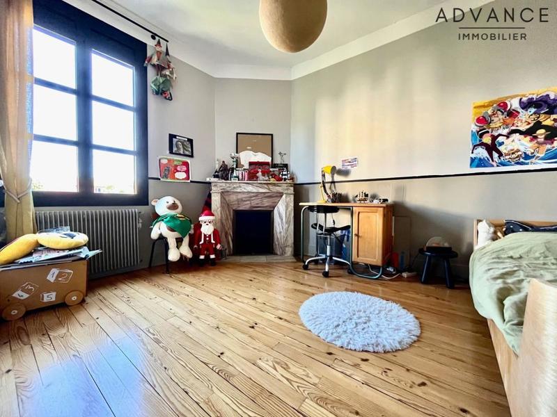 Maison - 315 m² - 12 pièces