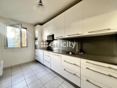 Appartement - 77 m² - 3 pièces