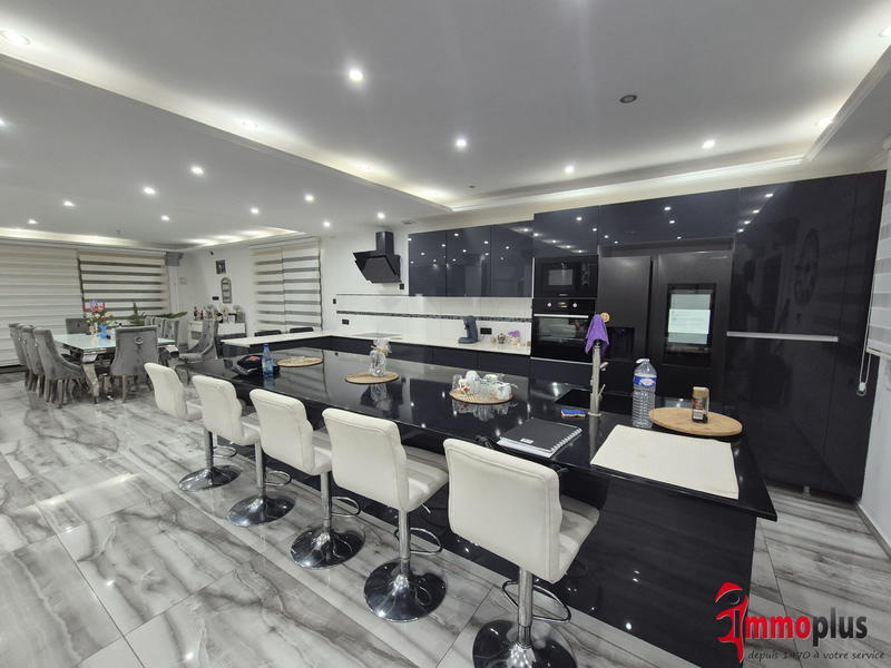 Maison - 200 m² - 6 pièces