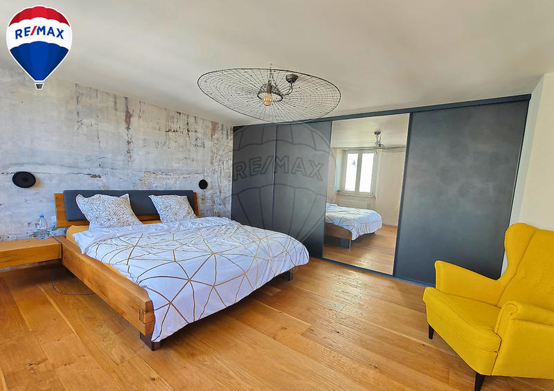 Maison - 243 m² - 7 pièces