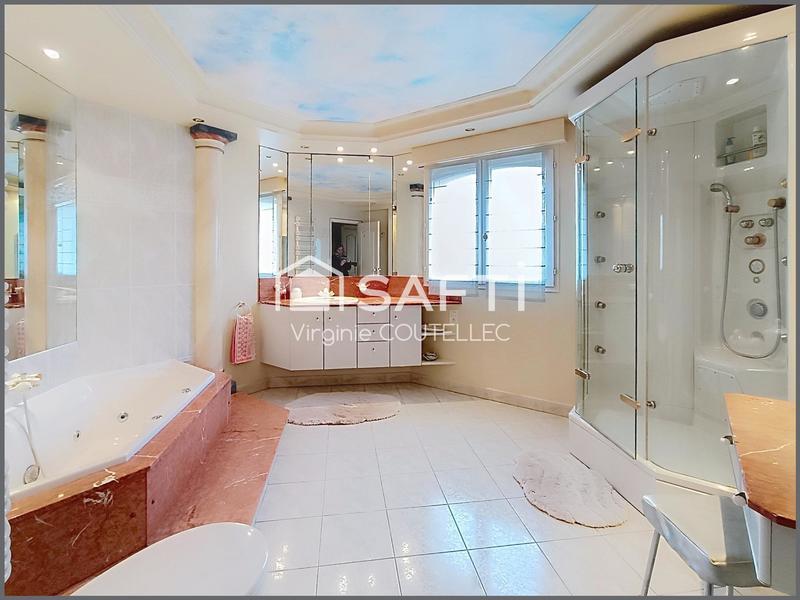 Maison - 254 m² - 12 pièces