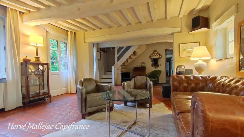 Maison - 212 m² - 10 pièces