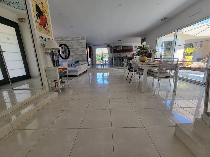 Maison contemporaine - 222 m² - 6 pièces