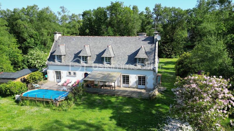 Propriété - 236 m² - 8 pièces