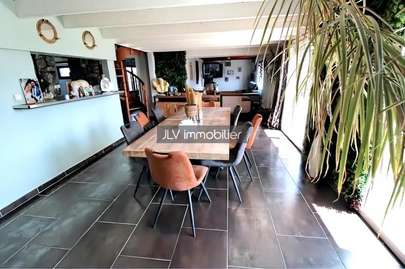 Maison - 140 m² - 5 pièces