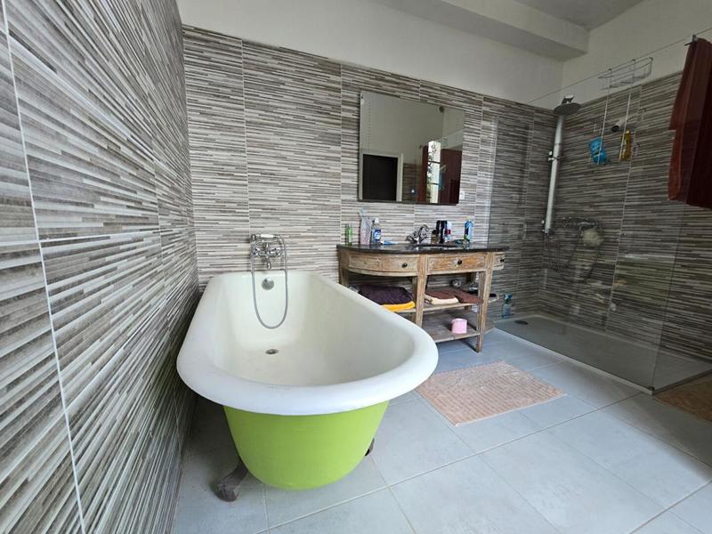 Maison - 347 m² - 7 pièces