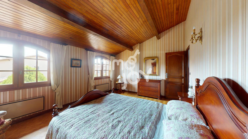 Maison - 231 m² - 7 pièces