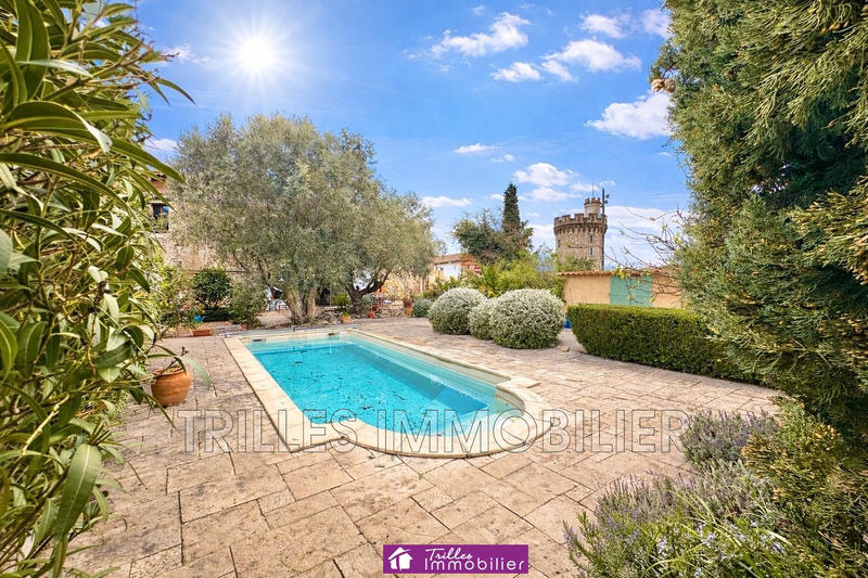 Maison - 325 m² - 9 pièces