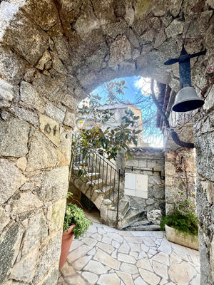 Maison - 271 m² - 9 pièces