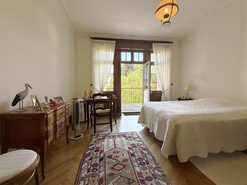 Villa - 257 m² - 10 pièces