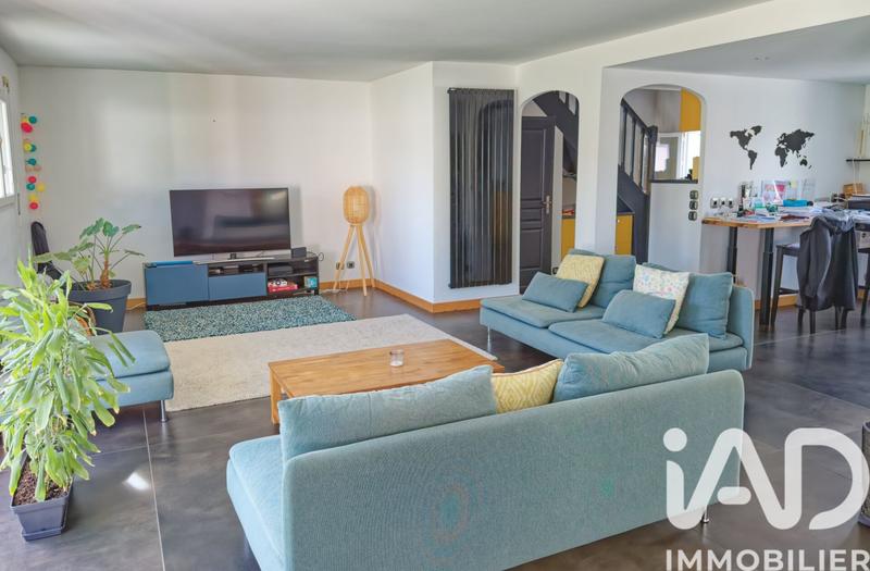 Maison - 225 m² - 9 pièces