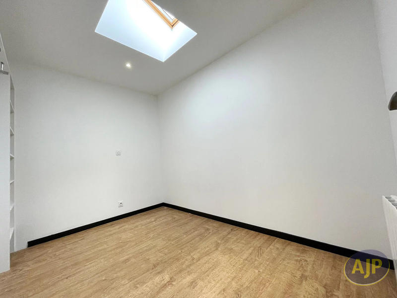 Maison - 204 m² - 8 pièces