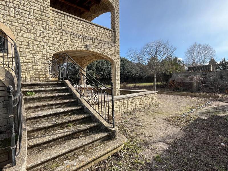 Propriété - 261 m² - 6 pièces