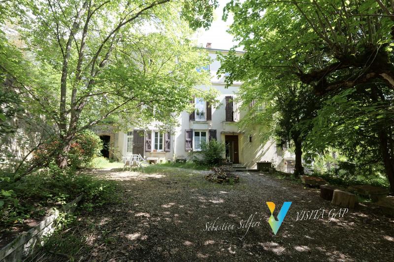 Maison - 427 m² - 17 pièces