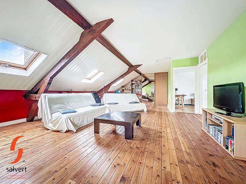 Maison - 255 m² - 9 pièces