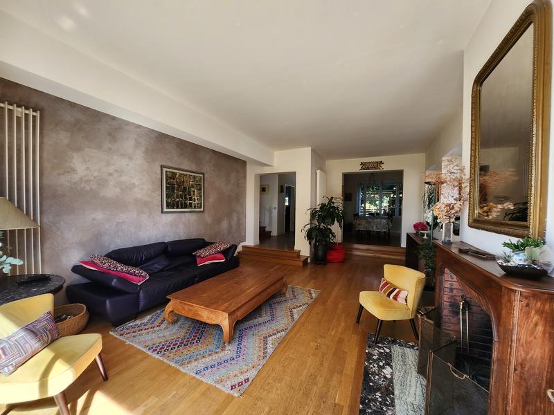 Maison - 218 m² - 9 pièces