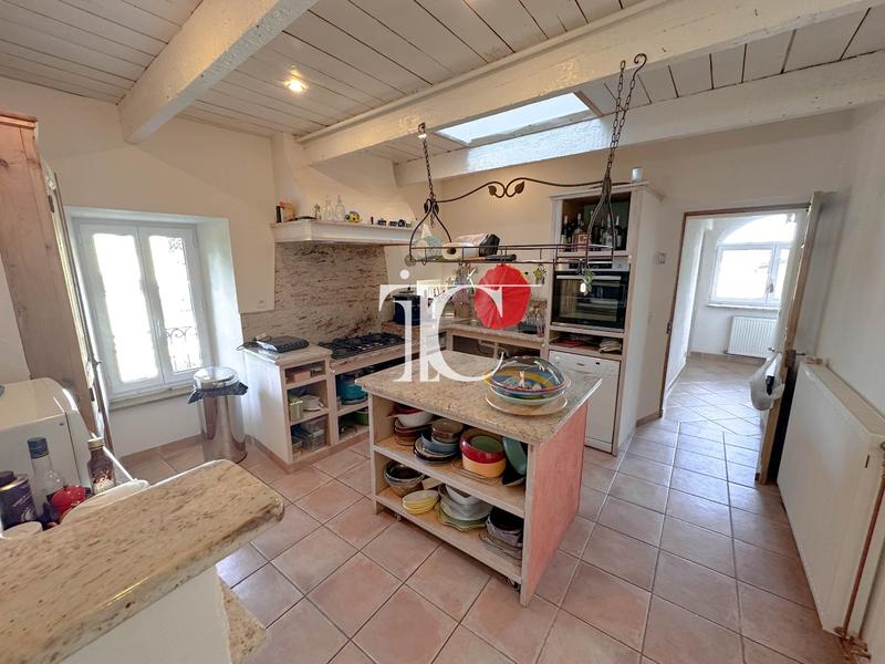 Maison - 272 m² - 8 pièces