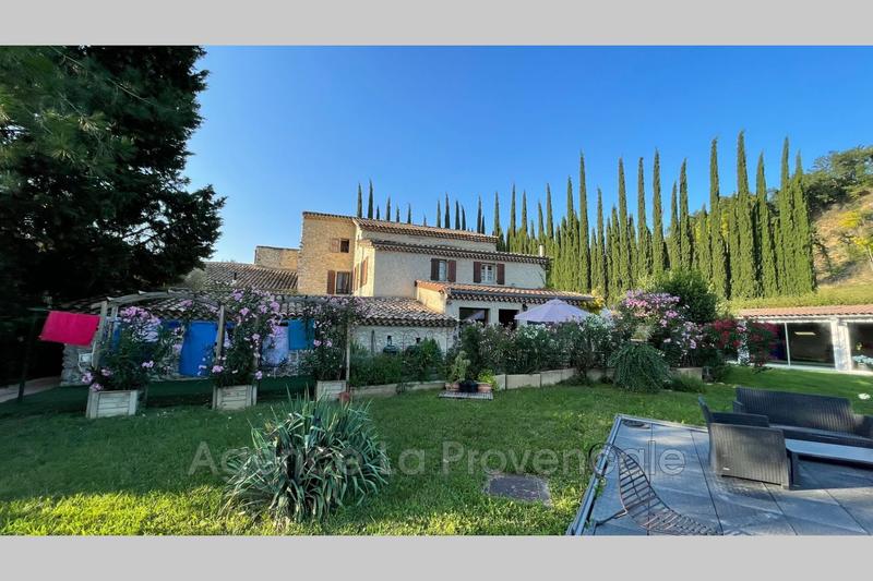 Demeure - 620 m² - 13 pièces