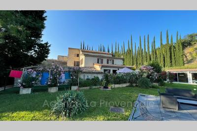 Demeure - 620 m² - 13 pièces