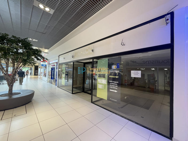 Local commercial - 86 m² - 4 pièces