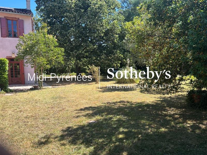 Maison - 299 m² - 8 pièces