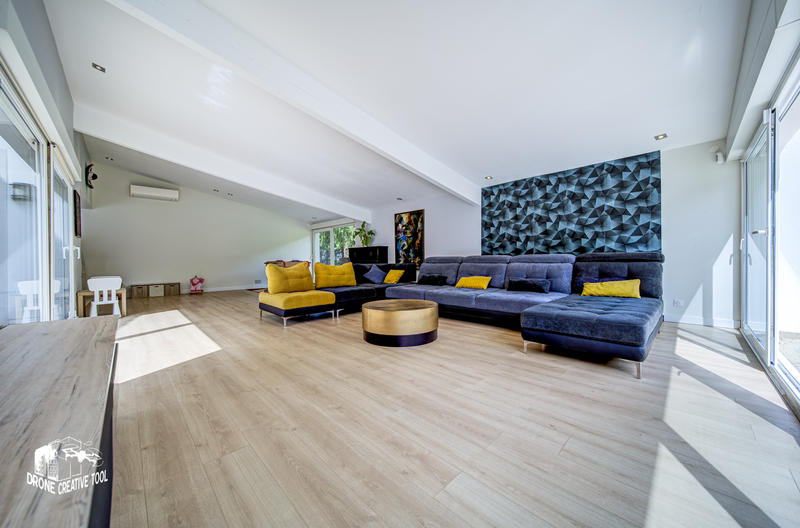 Maison - 280 m² - 7 pièces