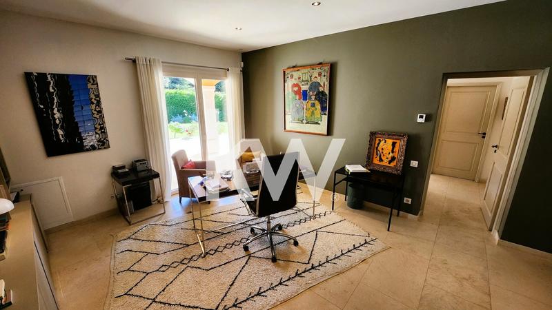 Maison - 247 m² - 9 pièces