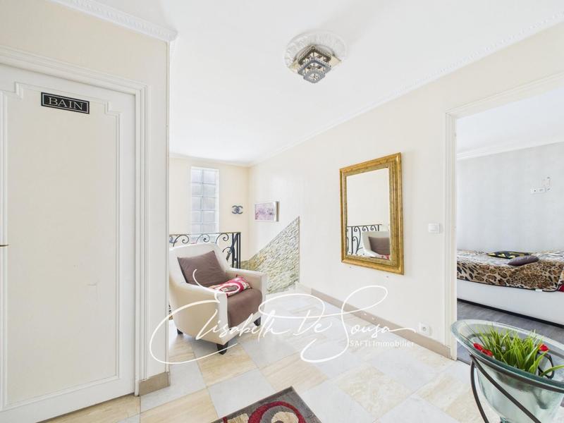 Maison - 210 m² - 8 pièces