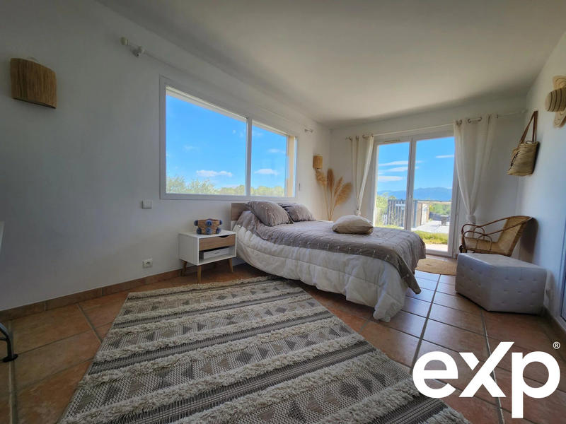 Villa - 240 m² - 6 pièces