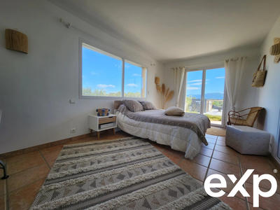 Villa - 240 m² - 6 pièces