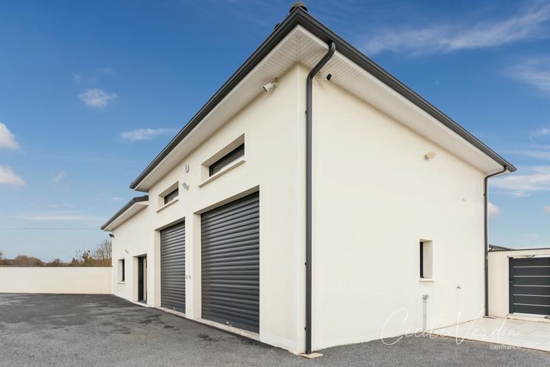 Maison - 281 m² - 9 pièces