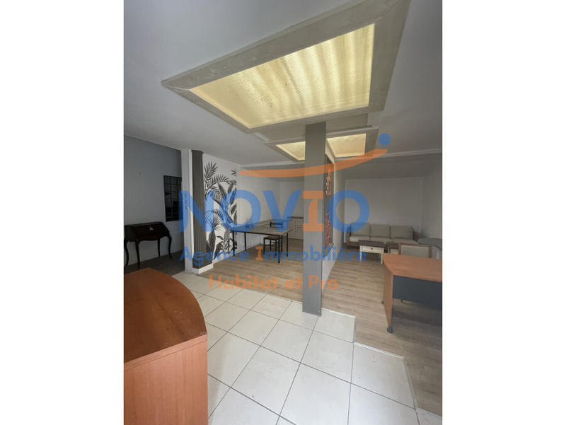 Bureau - 128 m² - 1 pièce