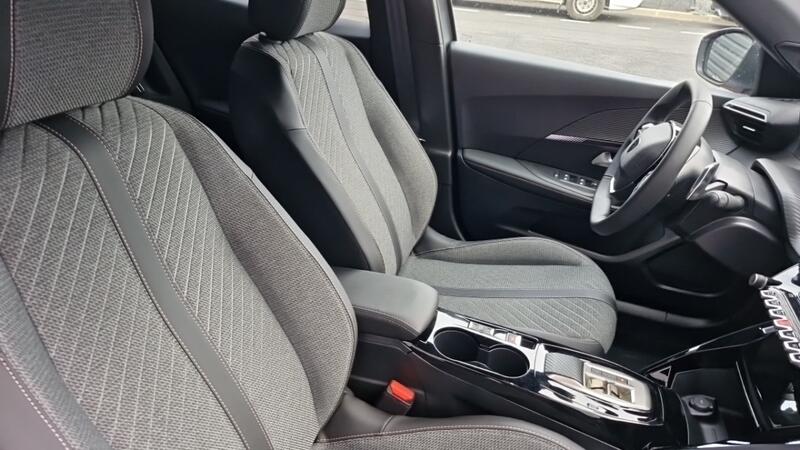 Peugeot 2008 Hybrid 145 E-Dcs6 Allure