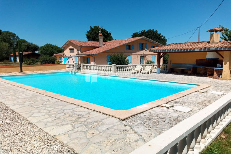 Maison - 273 m² - 6 pièces