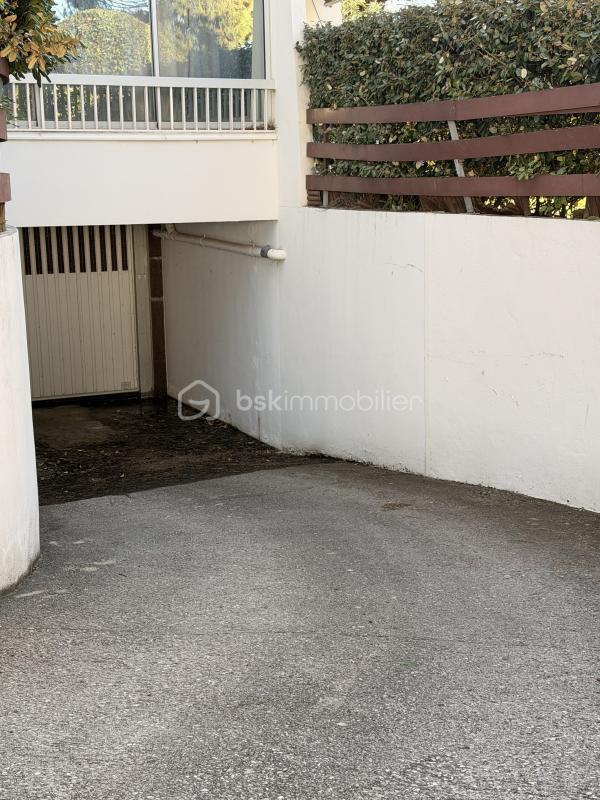 Parking / Garage - 1 m²