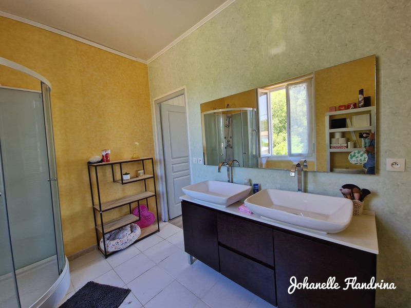 Maison - 260 m² - 8 pièces