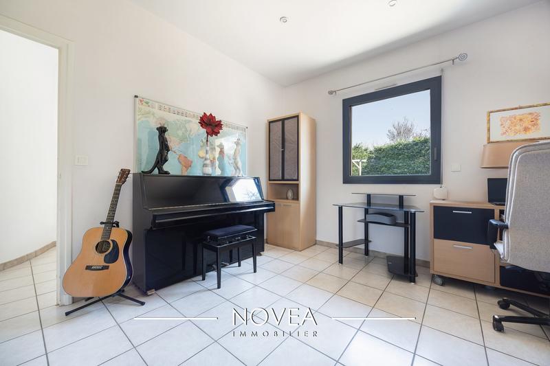 Maison - 242 m² - 10 pièces