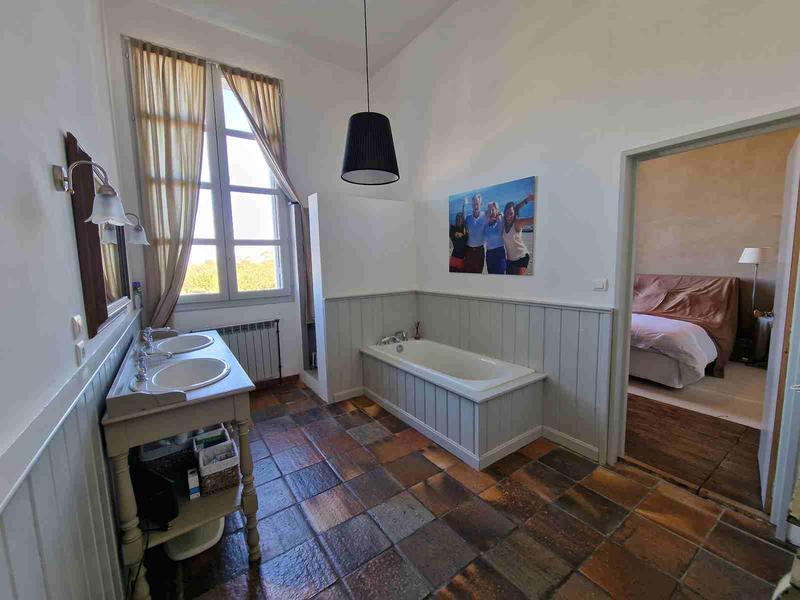 Propriété - 353 m² - 11 pièces